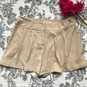 Monteau light tan pleated shorts